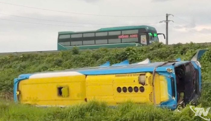 Hiện trường vụ tại nạn trên cao tốc Pháp Vân - Cầu Giẽ (TP. Hà Nội).