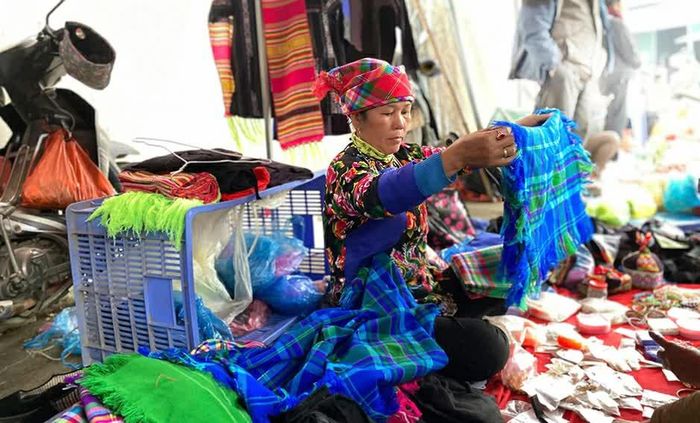 Sắc màu phiên chợ vùng cao.