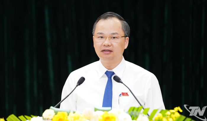 Đồng chí Nguyễn Ngọc Tuân, Giám đốc Sở Giáo dục và Đào tạo giải trình về thực hiện các mục tiêu giáo dục đào tạo đến năm 2030.