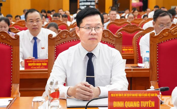 Đồng chí Đinh Quang Tuyên, Phó Bí thư Tỉnh ủy, Chủ tịch Ủy ban MTTQ Việt Nam tỉnh dự Kỳ họp.