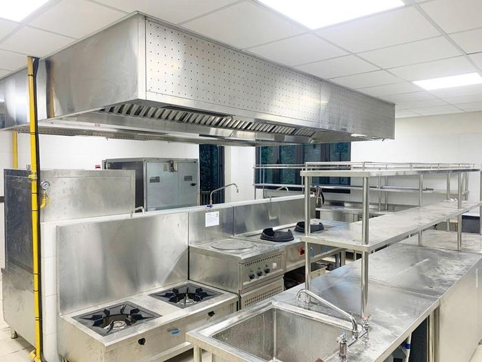 Khu vực bếp nấu chính đồng bộ inox cao cấp
