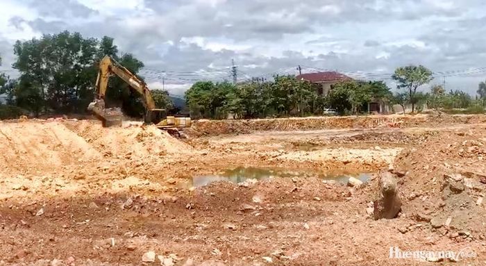 Doanh nghiệp đã đào khoảng 2.000m³ đất, với độ sâu từ 2 - 2,5m so với cốt nền bê tông hiện trạng