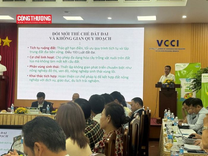  TS. Phạm Viết Thuận - Viện Kinh tế tài nguyên và Môi trường TP HCM chia sẻ về Hoàn thiện thể chế, chính sách nhằm kiến tạo không gian phát triển và động lực tăng trưởng mới cho ngành nông nghiệp. 