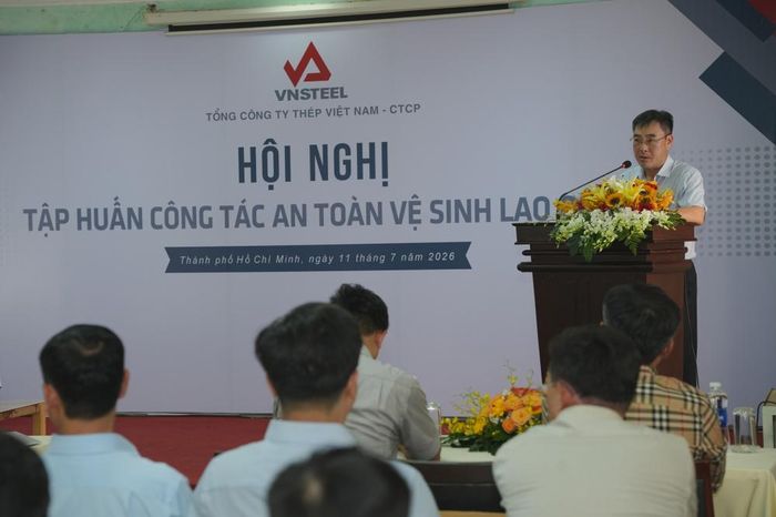 Phát biểu khai mạc hội nghị, ông Nguyễn Nguyên Ngọc, Phó Tổng Giám đốc Tổng công ty Thép Việt Nam - CTCP, nhấn mạnh rằng an toàn lao động luôn là một trong những yêu cầu hàng đầu đối với ngành thép - lĩnh vực có đặc thù sản xuất với cường độ cao, nhiều thiết bị công nghệ và tiềm ẩn không ít nguy cơ mất an toàn nếu không được kiểm soát chặt chẽ.
