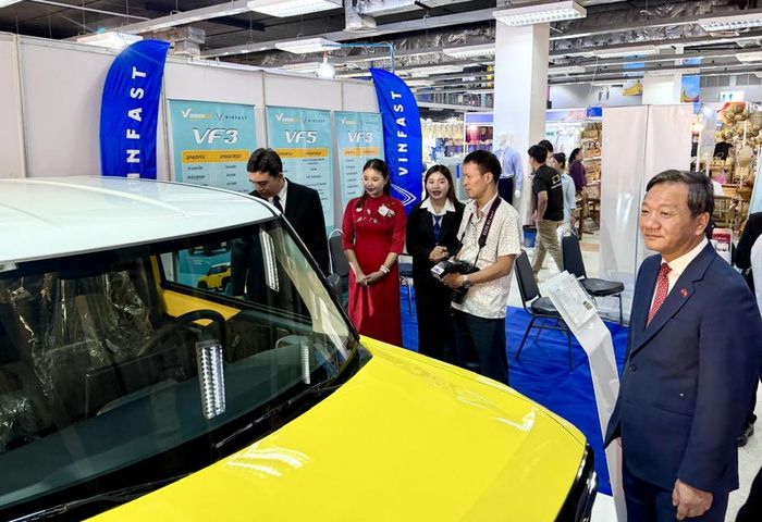 Đoàn doanh nghiệp Việt Nam tham gia hội chợ hướng tới mục tiêu quảng bá hình ảnh quốc gia và doanh nghiệp, thúc đẩy xuất khẩu, mở rộng mạng lưới tiêu thụ hàng hóa tại thị trường Lào và khu vực Đông Bắc Thái Lan - Ảnh: Cục Xúc tiến thương mại