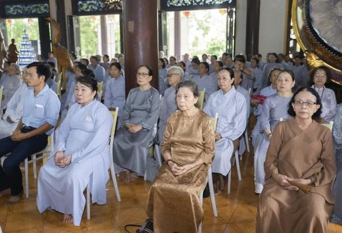 Phật tử tham dự lễ