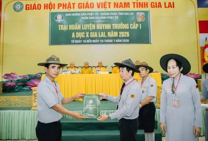 Phân ban Gia đình Phật tử tỉnh trao quyết định thành lập Ban Tổ chức, Ban Quản trại