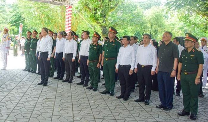 Đoàn công tác Trung ương tham dự