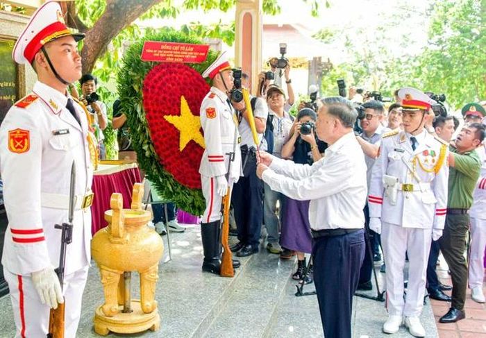Tổng Bí thư, Chủ tịch nước Tô Lâm thắp hương trước tượng đài cố Tổng Bí thư Trần Phú