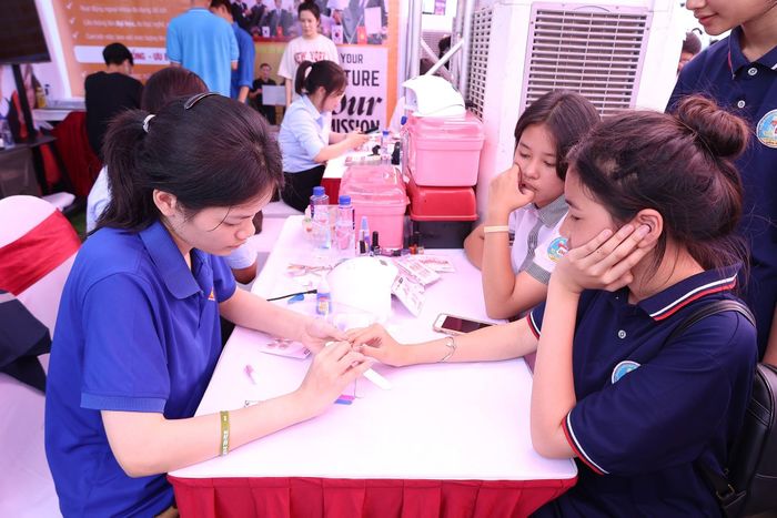 Giáo dục nghề nghiệp ngày càng thu hút học sinh nhờ đào tạo gắn với nhu cầu thực tế của thị trường lao động.