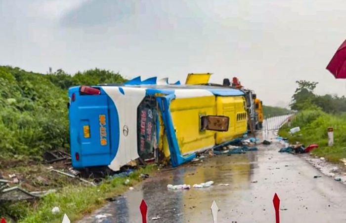 Vụ TNGT tại cao tốc Pháp Vân - Cầu Giẽ xảy ra vào 0h20 ngày 17/7 khiến nhiều người thương vong.