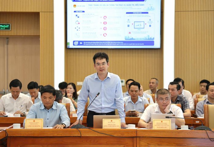 Ông Lê Thanh Tùng, Giám đốc Trung tâm Công nghệ thông tin (Bộ Xây dựng) thông tin tại hội nghị.