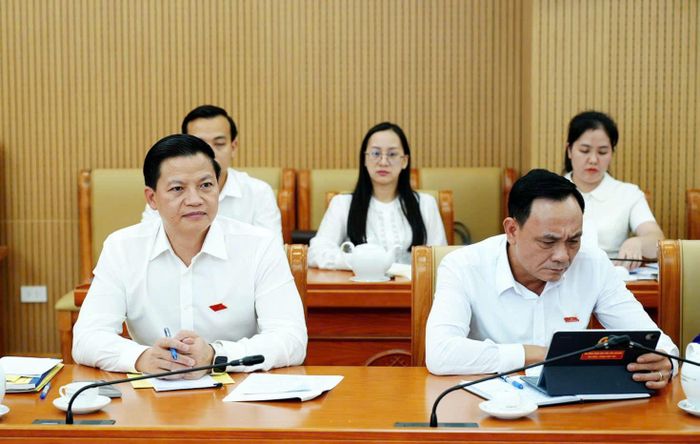 Ủy viên Trung ương Đảng, Phó Bí thư Tỉnh ủy, Chủ tịch UBND tỉnh Vương Quốc Tuấn tham gia thảo luận tổ. Ảnh: Nguyễn Ánh