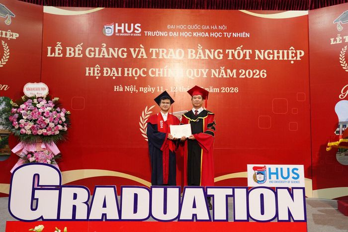 Hải Hưng trong lễ tốt nghiệp tại trường. Ảnh: NVCC