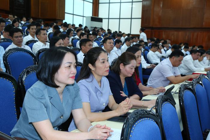 Các đại biểu tham dự kỳ họp. Ảnh: Quốc Hương