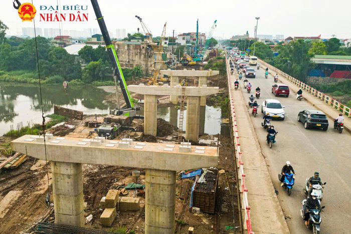 Sau nhiều tháng triển khai thi công, hiện tại các hạng mục móng và trụ cầu đang được đẩy nhanh tiến độ