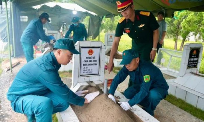 Các phần mộ liệt sĩ sau khi khai quật được hoàn nguyên một cách chu đáo, tỉ mỉ. Ảnh: Trúc Linh