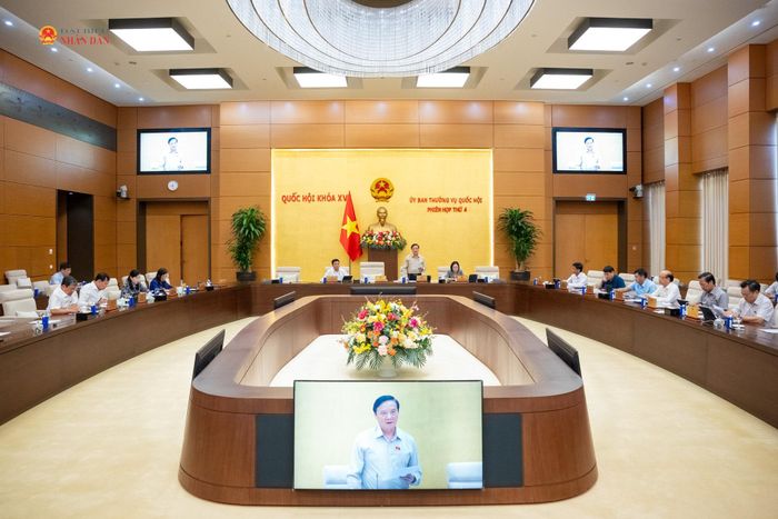 Quang cảnh phiên họp