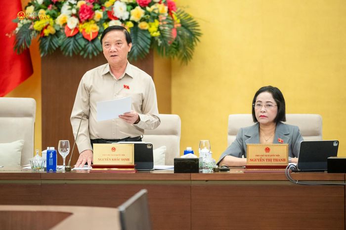 Phó Chủ tịch Quốc hội Nguyễn Khắc Định điều hành phiên họp