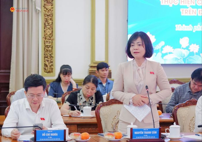 ĐBQH hoạt động chuyên trách tại Ủy ban Văn hóa và Xã hội Nguyễn Thanh Cầm phát biểu. Ảnh: Hoa Lê