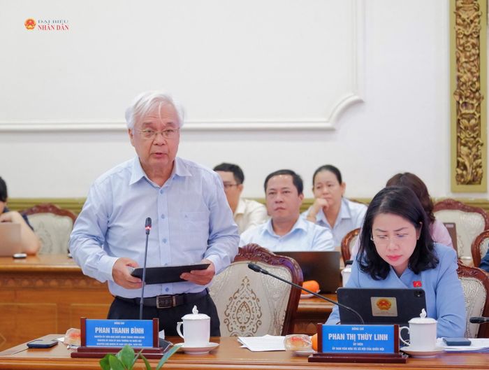 Nguyên Chủ nhiệm Ủy ban Văn hóa, Giáo dục, Thanh niên, Thiếu niên và Nhi đồng (khóa XIV) Phan Thanh Bình phát biểu. Ảnh: Hoa Lê