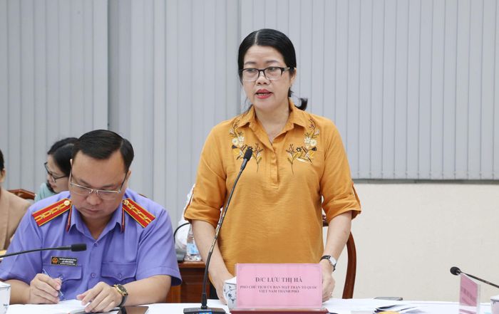 Phó Chủ tịch Ủy ban MTTQ Việt Nam TP. Đồng Nai Lưu Thị Hà nêu ý kiến tại buổi làm việc. Ảnh: Văn Dũng