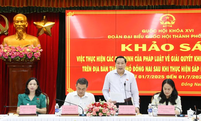 Phó Trưởng đoàn chuyên trách Đoàn ĐBQH TP. Đồng Nai Bùi Xuân Thống phát biểu tại buổi làm việc. Ảnh: Văn Dũng