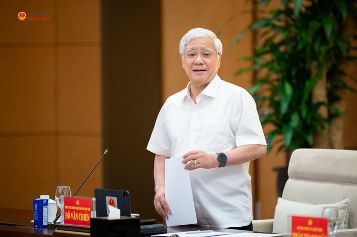 Phó Bí thư Thường trực Đảng ủy Quốc hội, Phó Chủ tịch Thường trực Quốc hội Đỗ Văn Chiến phát biểu