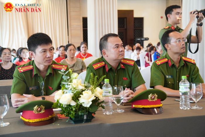 Các đại biểu tham dự chương trình.