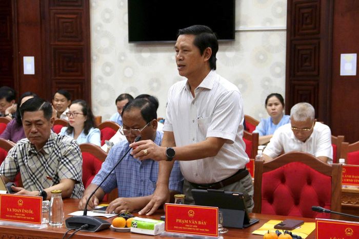 Phó Chủ tịch Ủy ban MTTQ Việt Nam tỉnh Đắk Lắk Phạm Văn Bảy phát biểu