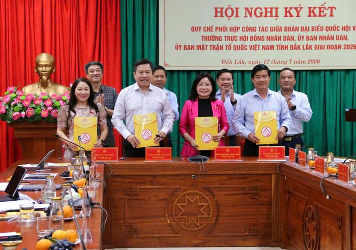 Đại diện Đoàn ĐBQH tỉnh, Thường trực HĐND tỉnh, UBND tỉnh và Ủy ban MTTQ Việt Nam tỉnh ký kết Quy chế phối hợp công tác giai đoạn 2026 - 2031