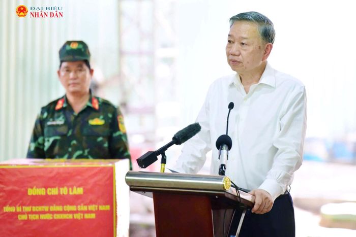 Tổng Bí thư, Chủ tịch nước Tô Lâm phát biểu chỉ đạo tại buổi đến thăm và kiểm tra tại công viên Lê Thị Riêng. Ảnh: Hoa Lê
