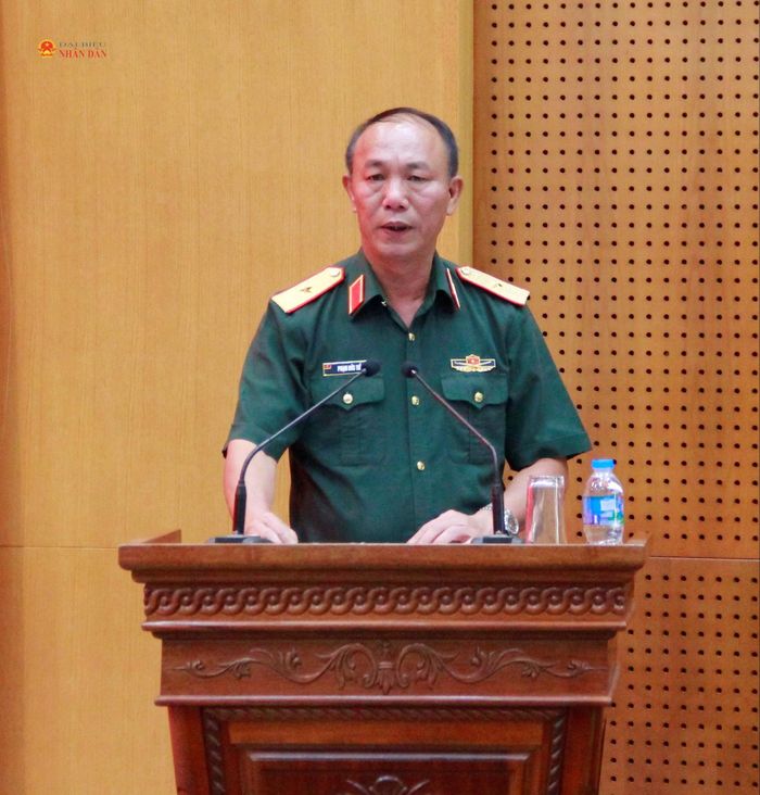 Đại diện Học viện Quân y phát biểu tham luận tại hội nghị