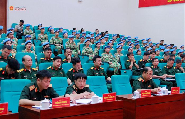 Đại biểu và các chiến sĩ tại hội nghị