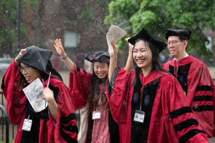 Sinh viên của Trường Cao học Nghệ thuật và Khoa học Kenneth C. Griffin thuộc Đại học Harvard. Ảnh: Facebook/@Harvard University (tài khoản Facebook của Đại học Harvard)