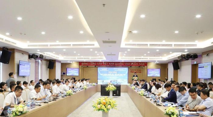 Toàn cảnh buổi tọa đàm “Khơi thông nguồn lực - Đổi mới sáng tạo” trong khuôn khổ Hội nghị xúc tiến đầu tư tỉnh Lào Cai năm 2026.