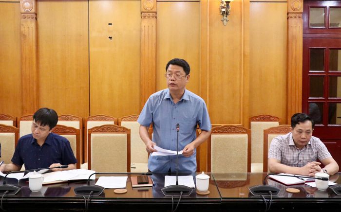 Lãnh đạo Sở Văn hóa, Thể thao và Du lịch báo cáo tại buổi làm việc.