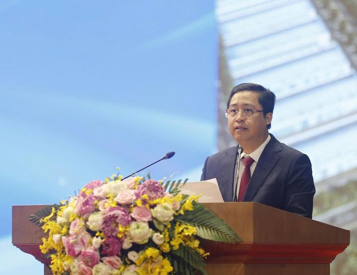 Bí thư Tỉnh ủy Lào Cai Dương Quốc Huy; Phó Bí thư Thường trực Tỉnh ủy phát biểu tại Hội nghị Xúc tiến đầu tư tỉnh Lào Cai năm 2026.