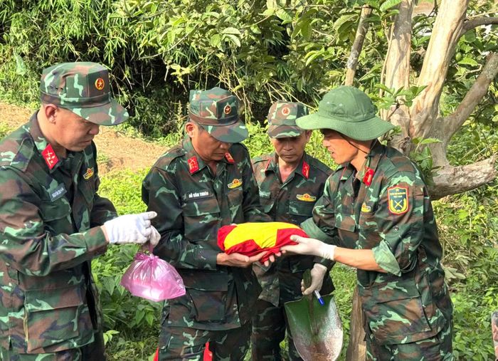 Và hơn nửa thế kỷ, liệt sĩ Y Chông Triêk đã được các anh đón về trong vòng tay gia đình, đồng đội, buôn làng.