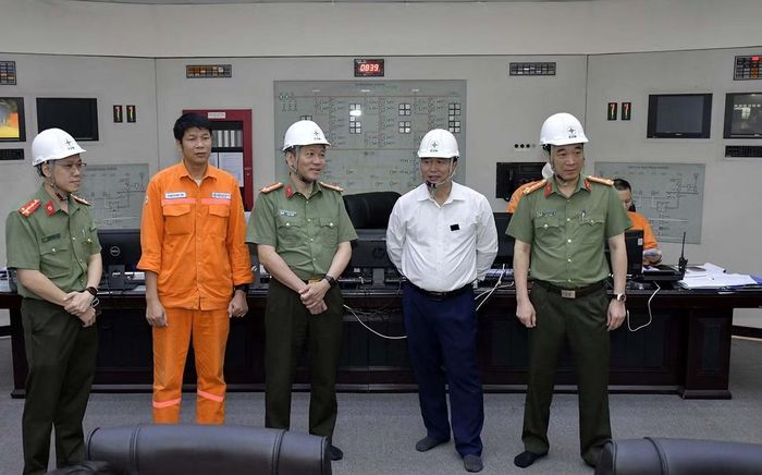 Làm việc về công tác an ninh tại Công ty Nhiệt điện Phả Lại