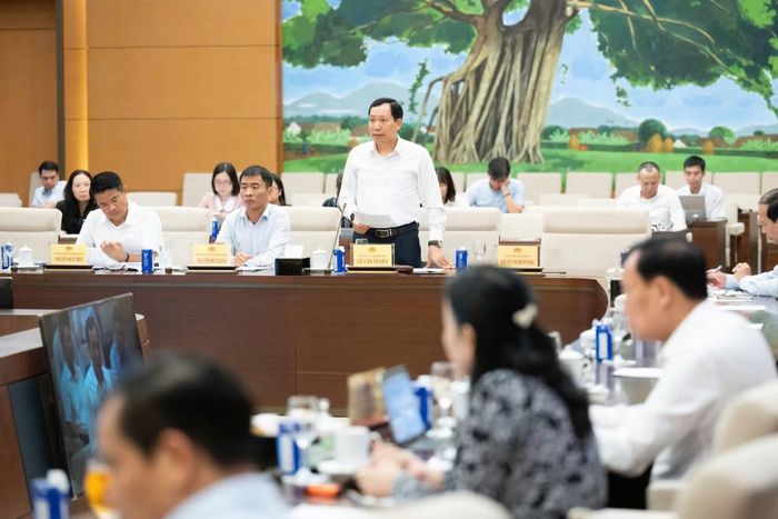 Thứ trưởng Lê Văn Tuyến phát biểu tại phiên họp.