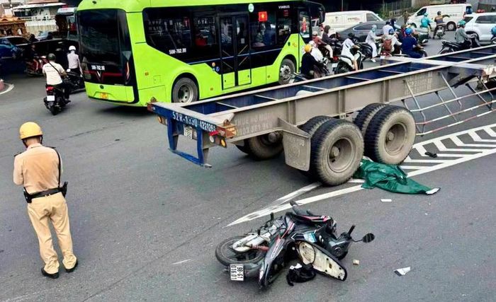 Hiện trường vụ TNGT tại "khúc cua tử thần".