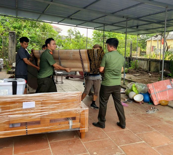 CBCS Công an Bắc Ninh vận chuyển đồ đạc giúp người dân đến nơi ở mới