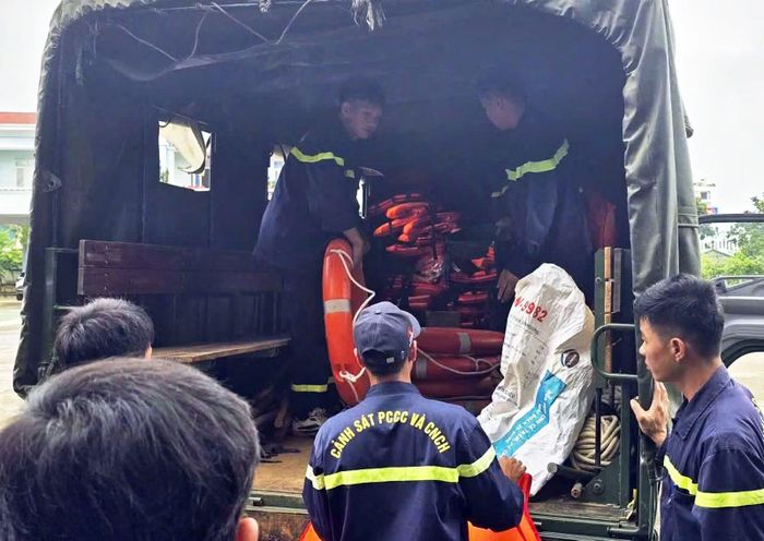 Các tổ công tác được phân công bám sát những khu vực xung yếu, rà soát các hộ dân có nguy cơ bị lũ quét...