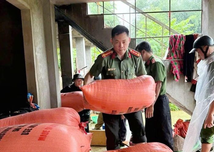 Công an tỉnh Lai Châu đã khẩn trương huy động hơn 200 cán bộ, chiến sĩ tham gia ứng phó, cứu nạn, cứu hộ và hỗ trợ nhân dân.