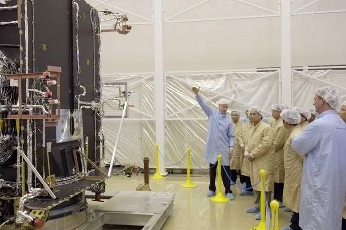  Đồng chí Phạm Minh Chính thăm, nghiên cứu và làm việc tại trung tâm vũ trụ NASA 
