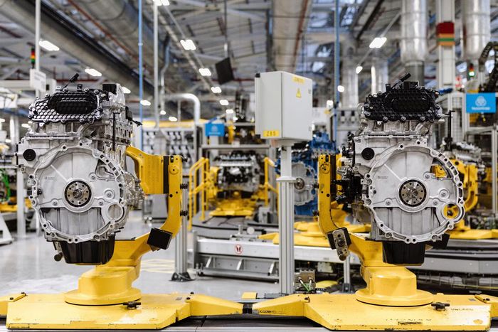 Bên trong một nhà máy sản xuất của Jaguar Land Rover