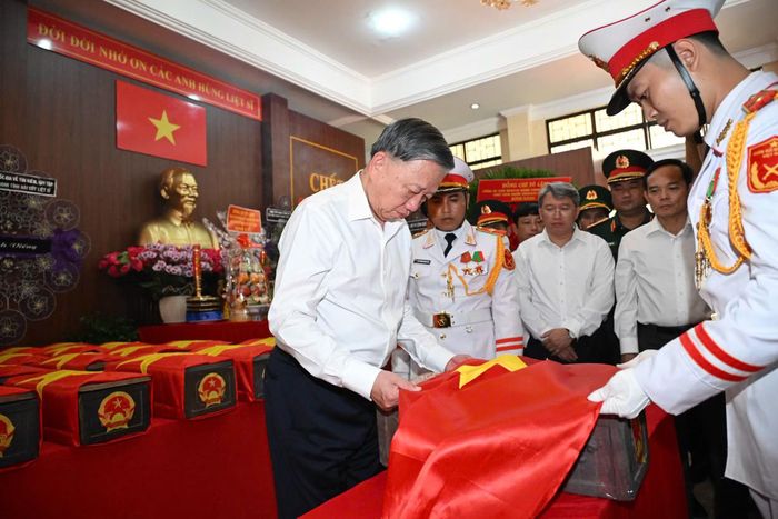Tổng Bí thư, Chủ tịch nước Tô Lâm tại Nhà quàn hài cốt liệt sĩ.