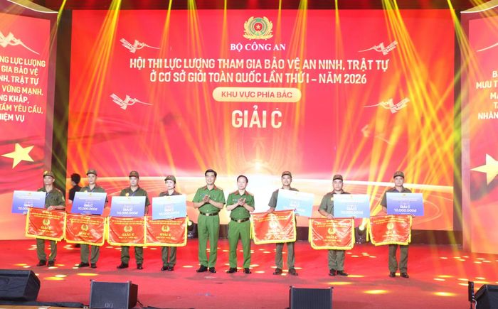 Ban tổ chức trao giải C tặng 7 đội thi.