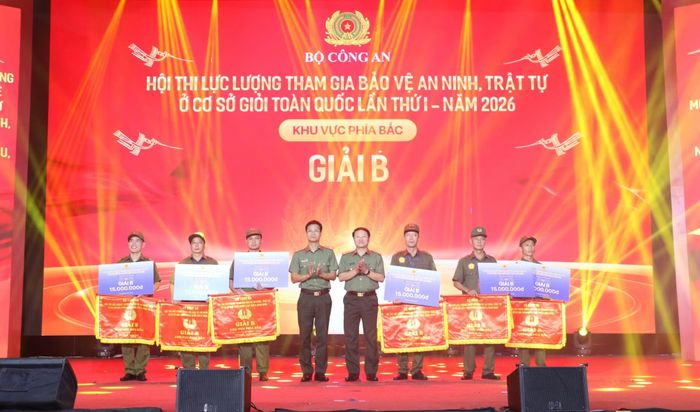 Ban tổ chức trao giải B tặng 6 đội thi.